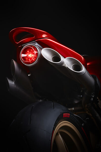 SUPERVELOCE 1000 SERIE ORO_Details (16) 4480x6720.jpg