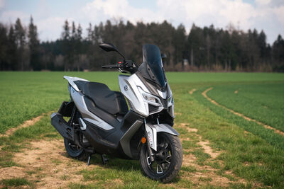 ©motochecker-voge-sr1-125-abs-tcs-2025-2.jpg
