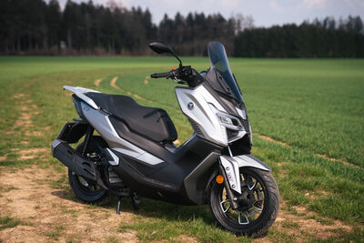 ©motochecker-voge-sr1-125-abs-tcs-2025-1.jpg