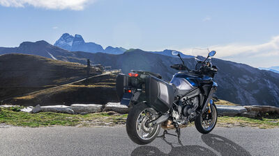 2025-Yamaha-MT09ATRDXCS-EU-Cobalt_Blue-Static-007-03.jpg