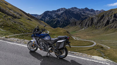 2025-Yamaha-MT09ATRDXCS-EU-Cobalt_Blue-Static-003-03.jpg