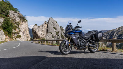 2025-Yamaha-MT09ATRDXCS-EU-Cobalt_Blue-Static-001-03.jpg