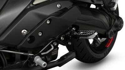 P90593412_highRes_the-new-bmw-r-1300-r.jpg