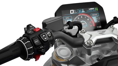 P90593413_highRes_the-new-bmw-r-1300-r.jpg