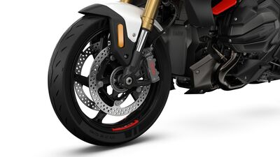P90593407_highRes_the-new-bmw-r-1300-r.jpg