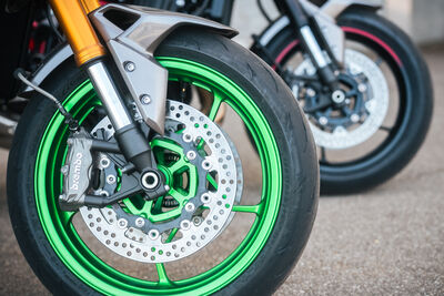 ©motochecker-kawasaki-z900-vs-z900se-2025-2.jpg