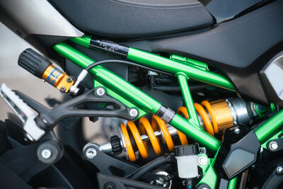 ©motochecker-kawasaki-z900-vs-z900se-2025-3.jpg