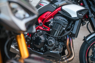 ©motochecker-kawasaki-z900-vs-z900se-2025-4.jpg