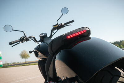 ©motochecker-benda-dark-flag-950-9.jpg