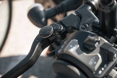 ©motochecker-benda-dark-flag-950-11.jpg
