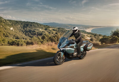P90596287_highRes_the-new-bmw-r-1300-r.jpg