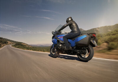 P90596288_highRes_the-new-bmw-r-1300-r(1).jpg