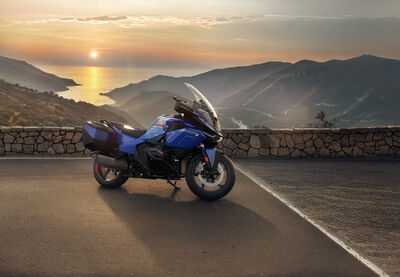 P90596284_highRes_the-new-bmw-r-1300-r.jpg
