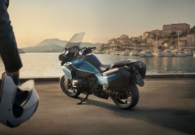 P90596281_highRes_the-new-bmw-r-1300-r.jpg