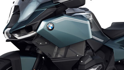 P90596483_highRes_the-new-bmw-r-1300-r.jpg