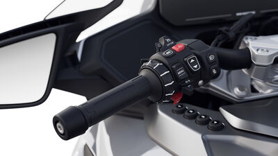 P90596486_highRes_the-new-bmw-r-1300-r.jpg