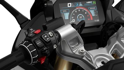 P90596264_highRes_the-new-bmw-r-1300-r.jpg