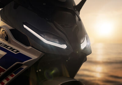 P90596241_highRes_the-new-bmw-r-1300-r.jpg