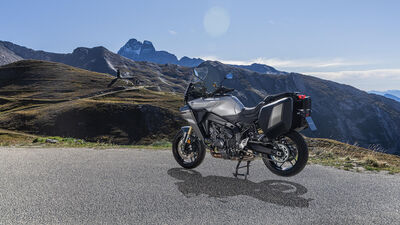 2025-Yamaha-MT09ATRDXS-EU-Ceramic_Ice-Static-008-03.jpg