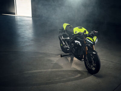 OE_SpeedTriple1200RX_MY25_18624_JP.jpg