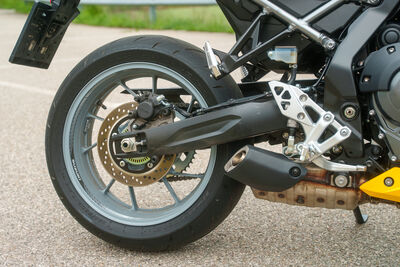 ©motochecker-suzuki8r-5.jpg