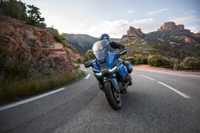 P90612976_highRes_bmw-motorrad-present.jpg