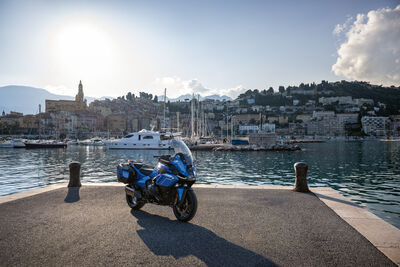P90612973_highRes_bmw-motorrad-present.jpg