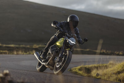 03_Moto_Guzzi_V7_Sport.jpg