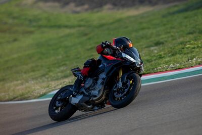 Aprilia-Tuono660-gallery_1920x1280_2.jpg