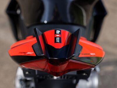 Aprilia_Tuono-factory_wall-image_2_1920x1440.jpg