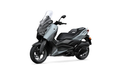 2025-Yamaha-XMAX300ASVH-EU-Ceramic_Grey-Studio-007-03.jpg