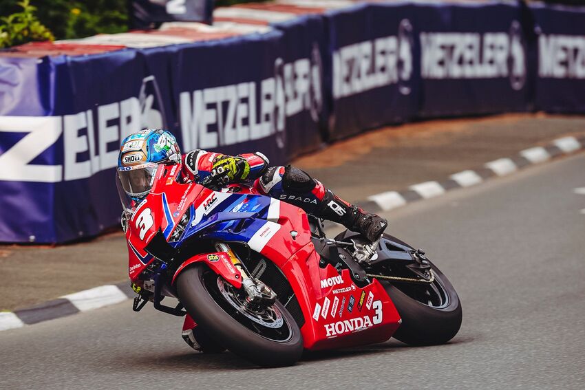 dean-harrison-superstock-winner.jpg