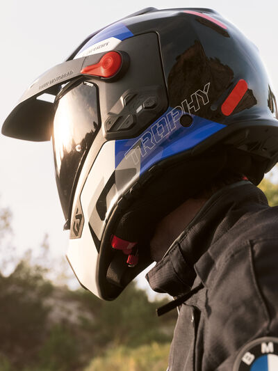 P90600760_highRes_bmw-motorrad-helmet-.jpg