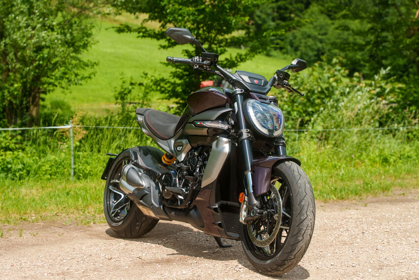 ©motochecker-ducatixdeavial-2.jpg
