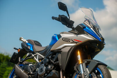 ©motochecker-suzukigsx1000gx-2.jpg