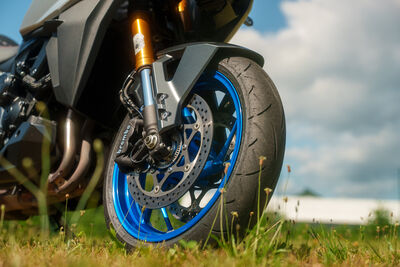 ©motochecker-suzukigsx1000gx-3.jpg