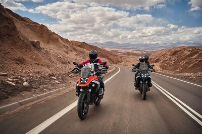 P90608199_highRes_bmw-motorrad-model-r.jpg