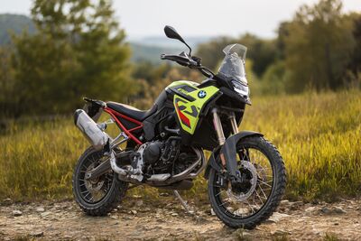 P90608189_highRes_bmw-motorrad-model-r.jpg