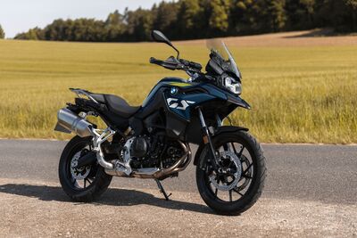 P90608204_highRes_bmw-motorrad-model-r.jpg