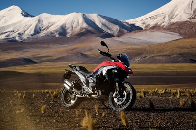 P90608203_highRes_bmw-motorrad-model-r.jpg