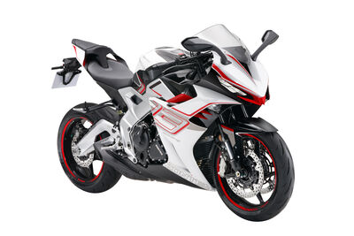 ZT703-RR-White-Red-STUDIO-1-2048x1365.jpg