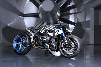 P90608476_highRes_bmw-motorrad-present.jpg