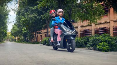 pcx125 b.JPG
