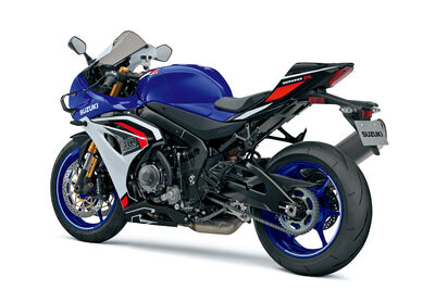 GSX-R1000R_C6F_behind diagonal left_winglets.jpg