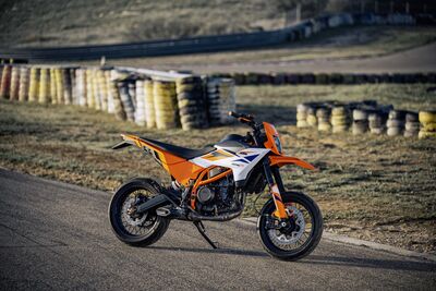 662177_MY25 KTM 390 SMC R-Statics- Cat B_STATIC_STATIC.jpeg