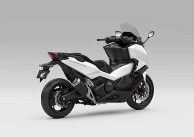 541467_26YM_HONDA_FORZA_750.jpg