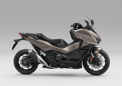 541459_26YM_HONDA_FORZA_750.jpg