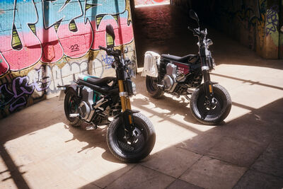 P90512779_highRes_the-new-bmw-ce-02-07.jpg