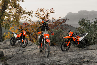 663649_MY26 KTM 690 ENDURO R R-Static_ENDURO R GROUP PHOTO_ENDURO R Range.jpg