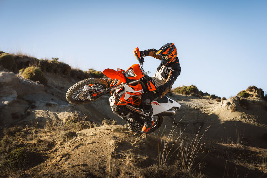 663661_MY26 KTM 690 ENDURO R-Action-US-Spec_USA_ACTION.jpg